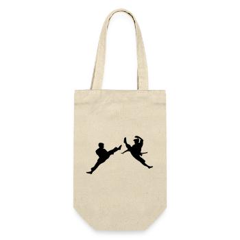 Coup de pied de karaté de vol ou coup de pied de teakwondo - Sac à bouteille - nature - Devant