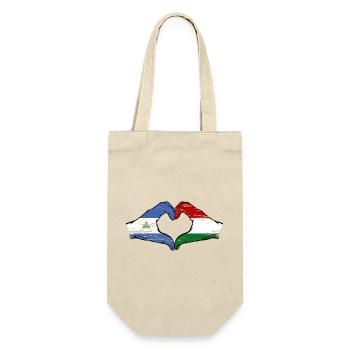 Nicaragua Hongrie drapeau mains forme de coeur utilisé - Sac à bouteille - nature - Devant