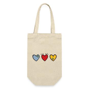 Bunte Herzen hoch 3 - Liebe, Vielfalt, Familie - Geschenkbeutel für Flaschen - Natur - Vorne