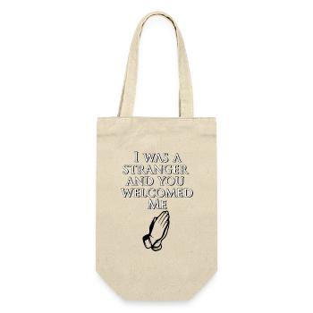 Stranger you welcomed, you welcomed me pilgrim - Gift Bag for Bottles - nature - Front