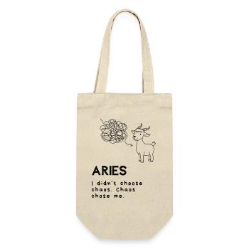 Funny Aries Cartoon – Chaos Chose Me - Geschenkbeutel für Flaschen - Natur - Vorne