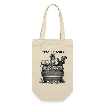Stay Trashy Waschbär Opossum Stinktier - Geschenkbeutel für Flaschen - Natur - Vorne
