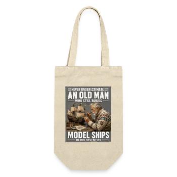 Never Underestimate An Old Man Who Still Builds - Gift Bag for Bottles - nature - Front