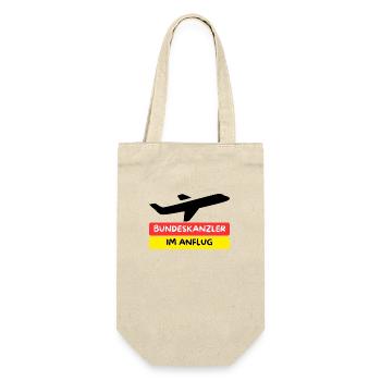 Federal Chancellor approaching (For the 2025 Bundestag election) - Gift Bag for Bottles - nature - Front