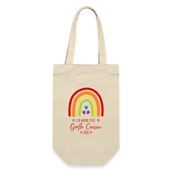 Große Cousine 2026 Regenbogen - Geschenkbeutel für Flaschen - Natur - Vorne