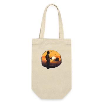 Farmer drinking beer in the field at sunset - Gift Bag for Bottles - nature - Front
