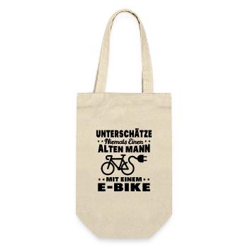 Einen alten Mann mit einem E-Bike - Geschenkbeutel für Flaschen - Natur - Vorne