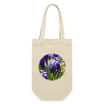 The scent of hyacinths magically attracts bees - Gift Bag for Bottles - nature - Front