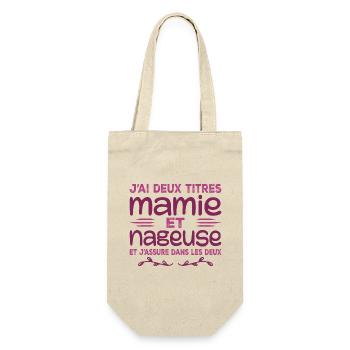Zwei Oma-Schwimmer-Titel | Oma, Schwimmen - Geschenkbeutel für Flaschen - Natur - Vorne