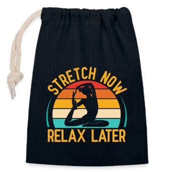 Yoga Étirement Maintenant Se détendre Plus tard Yoga drôle - Sac cadeau en coton avec cordon (14 x 20 cm) - bleu marine - Devant