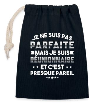 Je ne suis pas parfaite mais je suis Réunionnaise - Sac cadeau en coton avec cordon (14 x 20 cm) - bleu marine - Devant