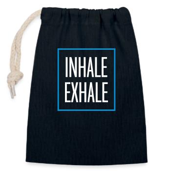 inhale exhale yoga Zitat - Verschließbarer Geschenkbeutel aus Baumwolle (14x20cm) - Navy - Vorne