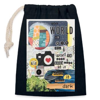 The WORLD is big Reise Spruch Fernweh Weltreise - Verschließbarer Geschenkbeutel aus Baumwolle (14x20cm) - Navy - Vorne
