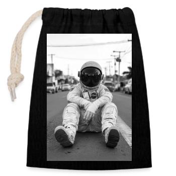 Verschollener Astronaut auf der Erde - Verschließbarer Geschenkbeutel aus Baumwolle (14x20cm) - Schwarz - Vorne