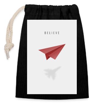 crois avec un avion en papier - Sac cadeau en coton avec cordon (14 x 20 cm) - noir - Devant