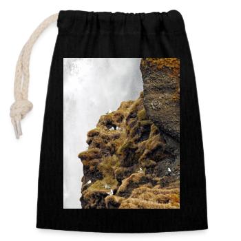Seevögel, die auf der Klippe nahe dem Wasserfall sitzen, sitzen - Verschließbarer Geschenkbeutel aus Baumwolle (14x20cm) - Schwarz - Vorne
