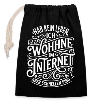 Im Internet Wohne Ich Zitat - Verschließbarer Geschenkbeutel aus Baumwolle (14x20cm) - Schwarz - Vorne