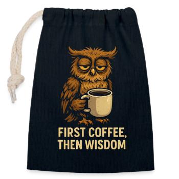 Eule mit Kaffee: Erst Kaffee, dann Weisheit - Verschließbarer Geschenkbeutel aus Baumwolle (14x20cm) - Navy - Vorne