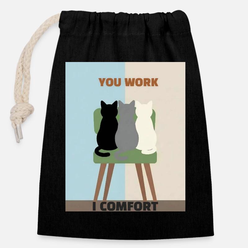 Chats sur chaises : le confort avant le travail - Sac cadeau en coton avec cordon (14 x 20 cm) - noir