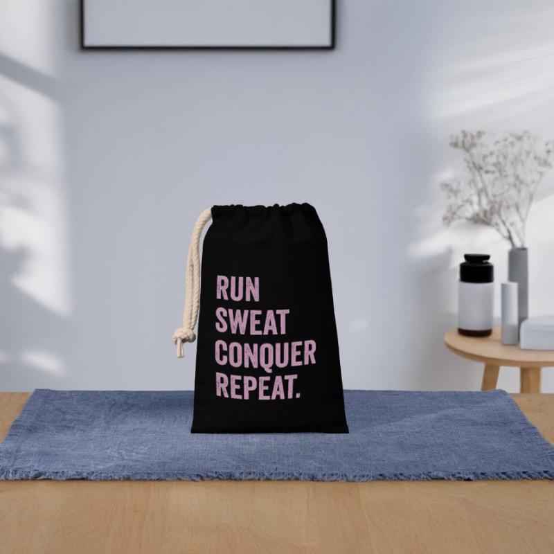 Run. Sweat. Conquer. Repeat. Closable cotton gift bag (14x20cm)