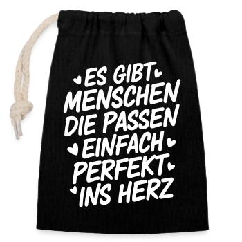 Menschen die passen einfach perfekt ins Herz - Verschließbarer Geschenkbeutel aus Baumwolle (14x20cm) - Schwarz - Vorne