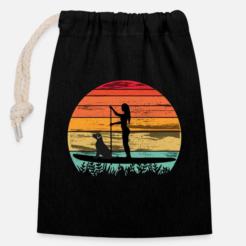 Paddleboarding with dog - Paddleboarding Tee - Verschließbarer Geschenkbeutel aus Baumwolle (14x20cm) - Schwarz
