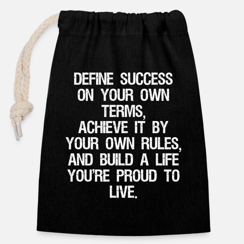 define success on your own terms achieve it by - Verschließbarer Geschenkbeutel aus Baumwolle (14x20cm) - Schwarz