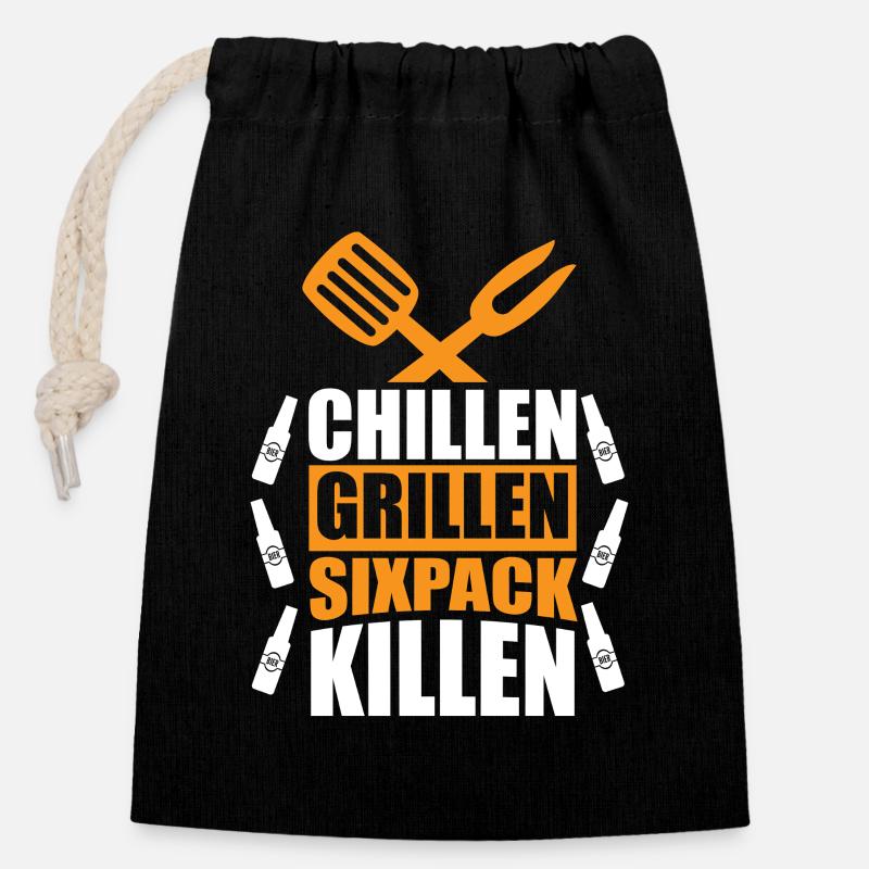Chillen Grillen Sixpack killen / BBQ Spruch lustig - Verschließbarer Geschenkbeutel aus Baumwolle (14x20cm) - Schwarz