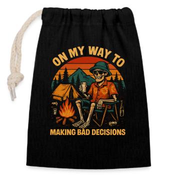 Camping Humor On My Way To Making Bad Decisions - Closable cotton gift bag (14x20cm) - black - Front