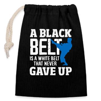 A black belt is a white belt who never gave up - Closable cotton gift bag (14x20cm) - black - Front