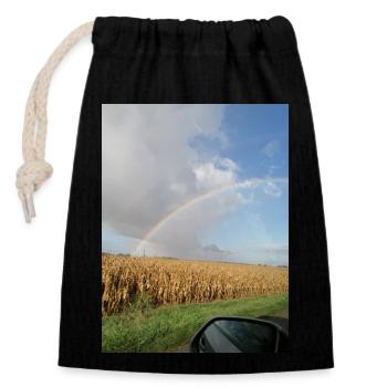 Rainbow on the road and wheat fields - Closable cotton gift bag (14x20cm) - black - Front
