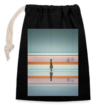 Elegant Woman Passing Subway - Closable cotton gift bag (14x20cm) - black - Front