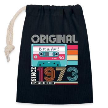 50e anniversaire homme April Born 1973 Cassette - Sac cadeau en coton avec cordon (14 x 20 cm) - bleu marine - Devant