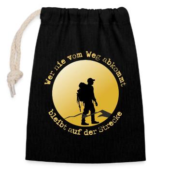 Wanderer auf der Straße - Verschließbarer Geschenkbeutel aus Baumwolle (14x20cm) - Schwarz - Vorne