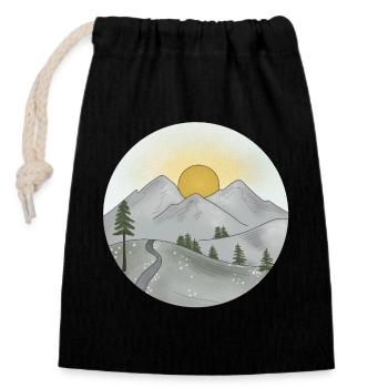 Mountain idyll at sunset in spring - Closable cotton gift bag (14x20cm) - black - Front