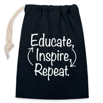 Educate Inspire Repeat Teacher Saying - Closable cotton gift bag (14x20cm) - navy - Front