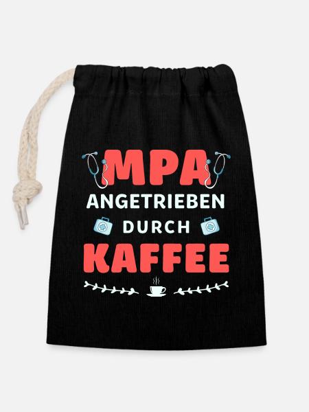 MPA angetrieben durch Kaffee - Verschließbarer Geschenkbeutel aus Baumwolle (14x20cm) - Schwarz