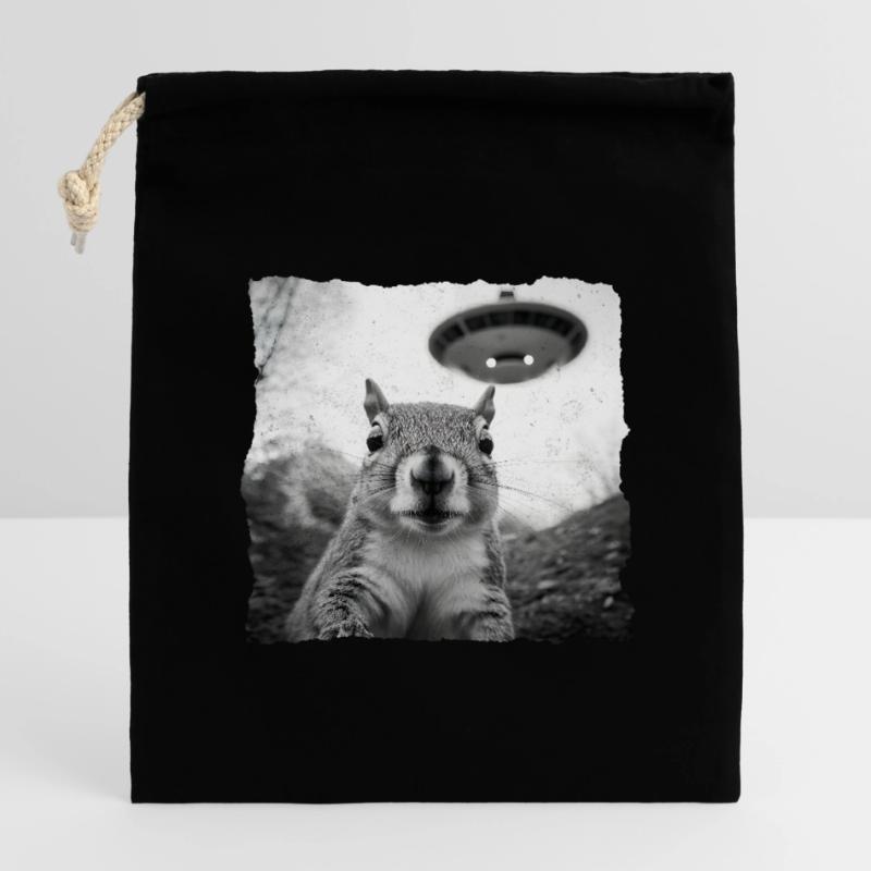 Alien Squirrel Encounter – Fun Sci-Fi Closable cotton gift bag (14x20cm)