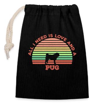 All I Need Is Love And A Pug, T-Shirt - Verschließbarer Geschenkbeutel aus Baumwolle (14x20cm) - Schwarz - Vorne