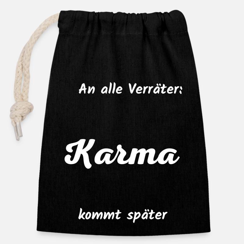 Karma kommt später - Verschließbarer Geschenkbeutel aus Baumwolle (14x20cm) - Schwarz