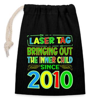 Laser Tag Bringing Out The Inner Child Years Old - Closable cotton gift bag (14x20cm) - black - Front