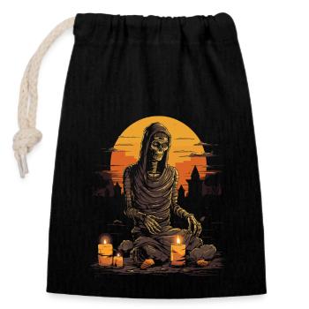 Gloomy skeleton with candles in front of full moon - Closable cotton gift bag (14x20cm) - black - Front