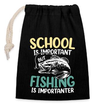 L’école est importante, mais la pêche est plus importante - Sac cadeau en coton avec cordon (14 x 20 cm) - noir - Devant