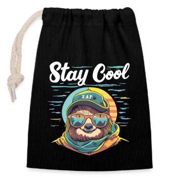 Entspanntes Faultier: STAY COOL - Verschließbarer Geschenkbeutel aus Baumwolle (14x20cm) - Schwarz - Vorne