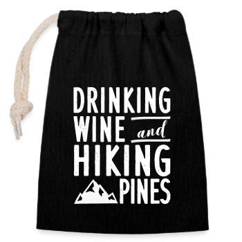 Boire du vin et faire de la randonnée aux pins drôle de camping - Sac cadeau en coton avec cordon (14 x 20 cm) - noir - Devant