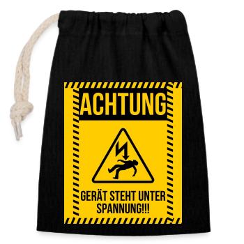 ACHTUNG Gerät steht unter Spannung Strom - Verschließbarer Geschenkbeutel aus Baumwolle (14x20cm) - Schwarz - Vorne