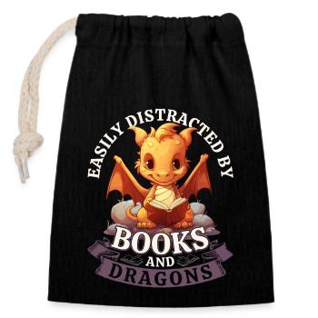 Easily Distracted By Books And Dragons: Drachen - Verschließbarer Geschenkbeutel aus Baumwolle (14x20cm) - Schwarz - Vorne
