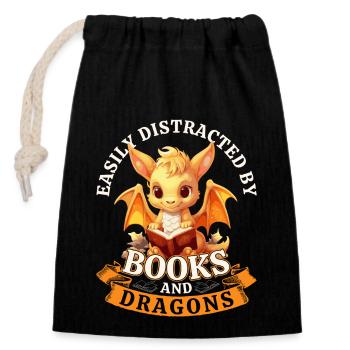 Easily Distracted By Books And Dragons: Drachen - Verschließbarer Geschenkbeutel aus Baumwolle (14x20cm) - Schwarz - Vorne