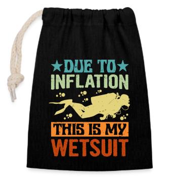 En raison de l’inflation - This Is My Wetsuit - Sac cadeau en coton avec cordon (14 x 20 cm) - noir - Devant