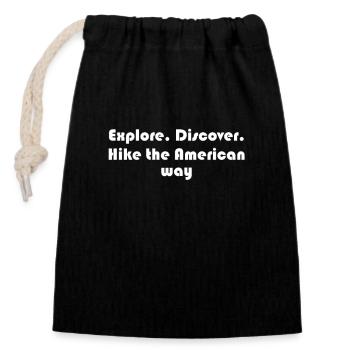 Randonnée - Explorer. Découvrir. Randonnée à l’américaine - Sac cadeau en coton avec cordon (14 x 20 cm) - noir - Devant